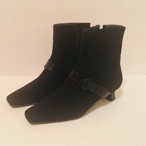 Stuart Weitzman Black Gore Tex Ankle Boots Sz 6.5B